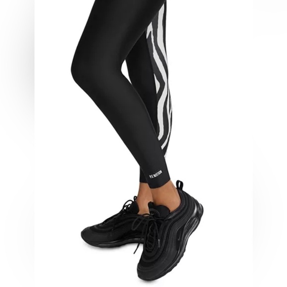 P.E. NATION Rematch Zebra Sports Bra and Workout Leggings SET REVOLVE Yoga - Picture 4 of 10